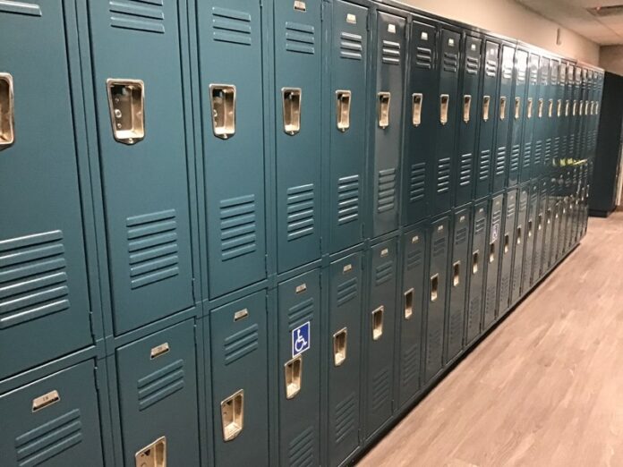 How to Choose the Right Type of Lockers for Your Warehouse